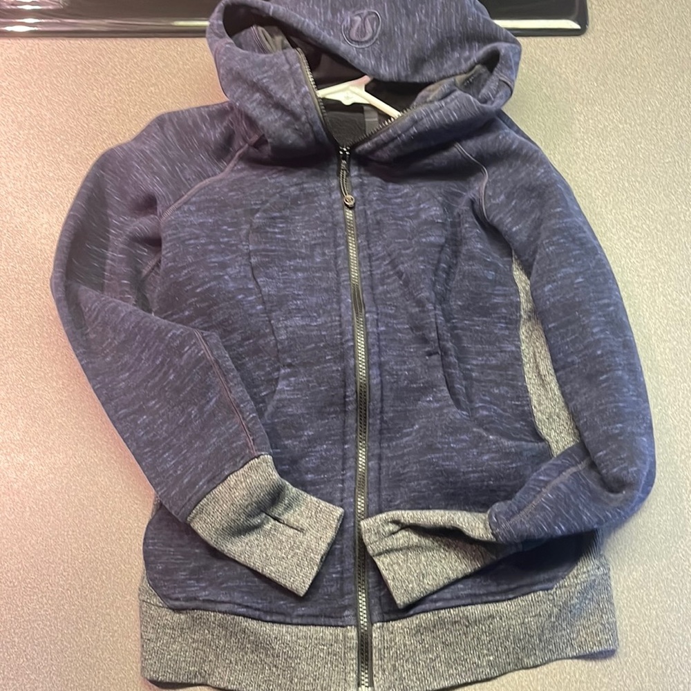 LuluLemon women’s sweatshirt, size 4, blue and gray.